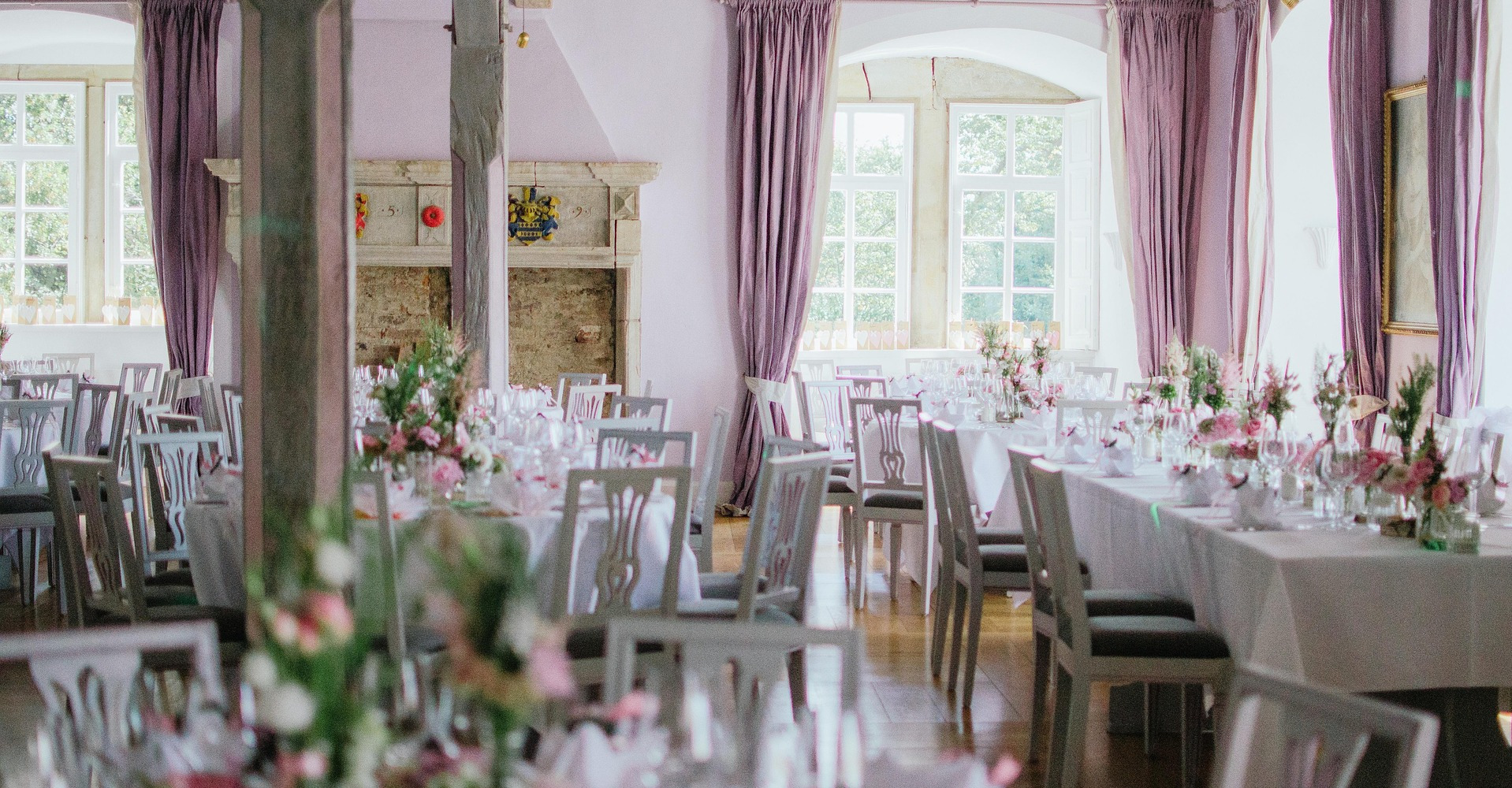 Αναστασία Παπιδάκη, Λευκά Είδη, Είδη Προικός, Ραφή, Μεταποίηση, Κουρτίνες, Υφάσματα, Μαξιλάρια, Καλύματα Καναπέ, Ραφή Ρούχων, Ραφή Νυφικών, Πακέτα Βάπτισης, Επένδυση Επίπλων, Κουρτινόξυλα, Περσίδες, Στόρια, Roman κουρτίνες, Ηλεκτρικά Ρόλερ, Δαντέλες, Τρέσες, Κορδέλες, Strrass, Κουμπιά, Swarovski, Ταπετσαρίες Τοίχου