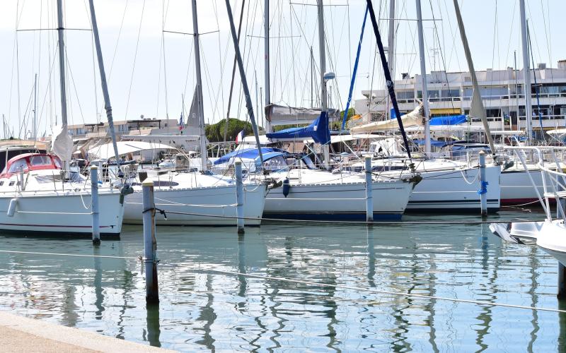 Σκάφη - Κότερα, Αναστασία Παπιδάκη, Λευκά Είδη, Είδη Προικός, Ραφή, Μεταποίηση, Κουρτίνες, Υφάσματα, Μαξιλάρια, Καλύματα Καναπέ, Ραφή Ρούχων, Ραφή Νυφικών, Πακέτα Βάπτισης, Επένδυση Επίπλων, Κουρτινόξυλα, Περσίδες, Στόρια, Roman κουρτίνες, Ηλεκτρικά Ρόλερ, Δαντέλες, Τρέσες, Κορδέλες, Strrass, Κουμπιά, Swarovski, Ταπετσαρίες Τοίχου