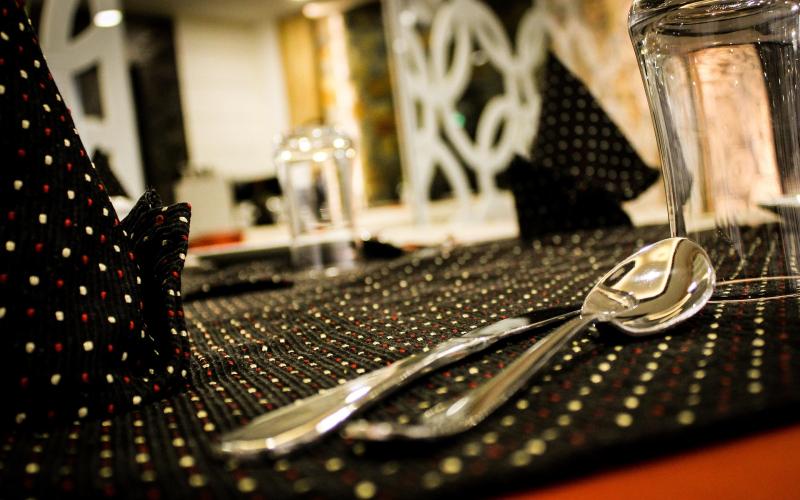 Ξενοδοχειακές Μονάδες, Αναστασία Παπιδάκη, Λευκά Είδη, Είδη Προικός, Ραφή, Μεταποίηση, Κουρτίνες, Υφάσματα, Μαξιλάρια, Καλύματα Καναπέ, Ραφή Ρούχων, Ραφή Νυφικών, Πακέτα Βάπτισης, Επένδυση Επίπλων, Κουρτινόξυλα, Περσίδες, Στόρια, Roman κουρτίνες, Ηλεκτρικά Ρόλερ, Δαντέλες, Τρέσες, Κορδέλες, Strrass, Κουμπιά, Swarovski, Ταπετσαρίες Τοίχου